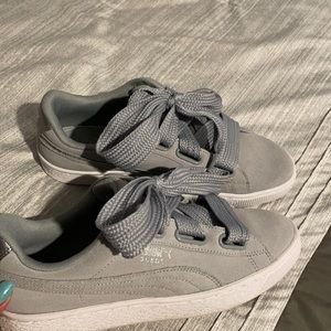 Barely worn Women’s Suede Pumas